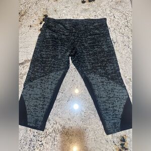 Champion Olive and Black Capri Length Leggings High-Waisted Compression Fit